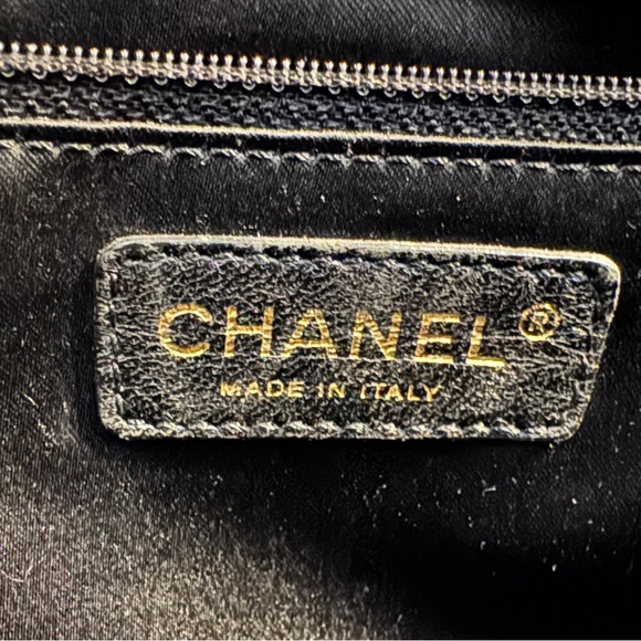 Chanel GST in black caviar leather - Picture 14 of 15
